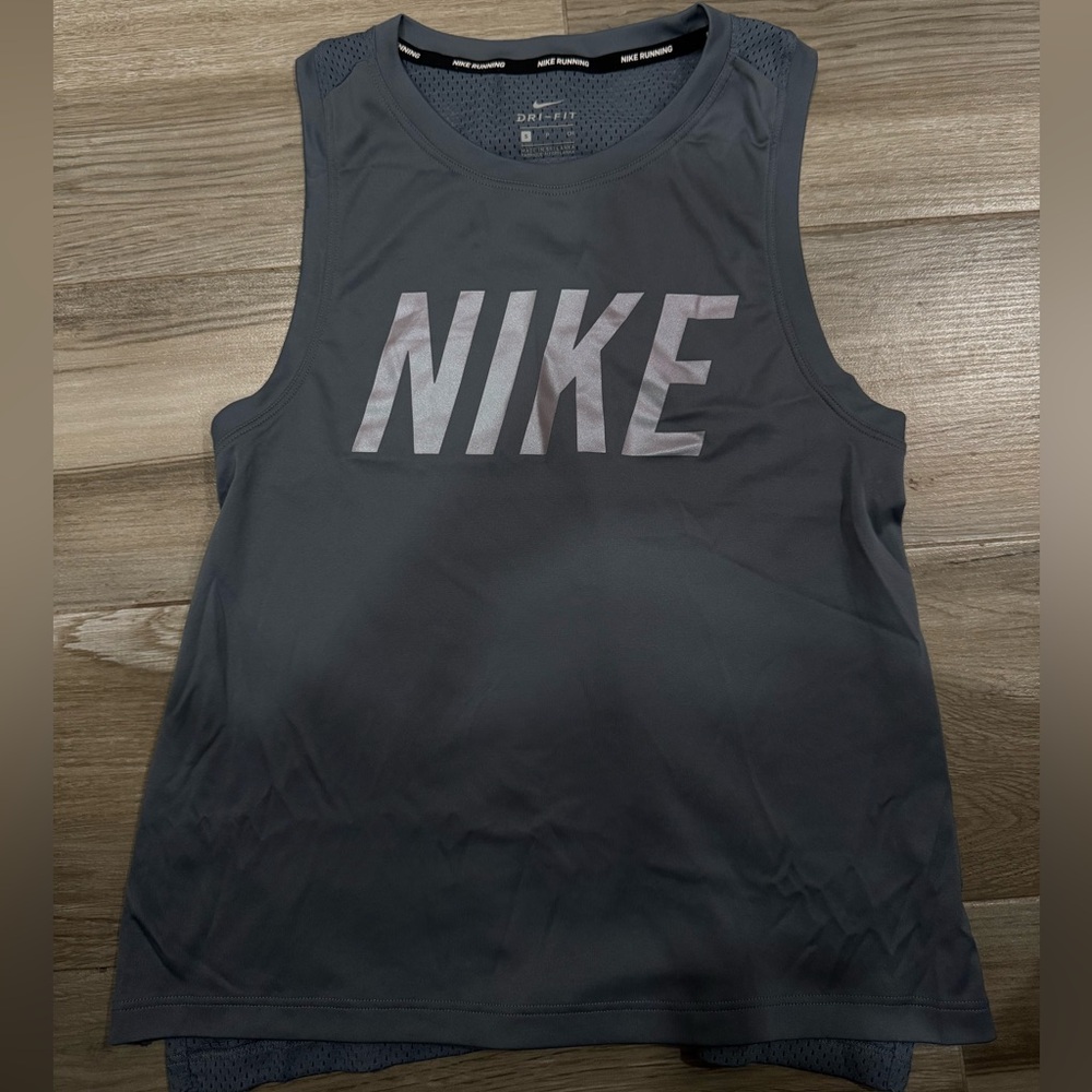 Nike women’s workout tank top size small